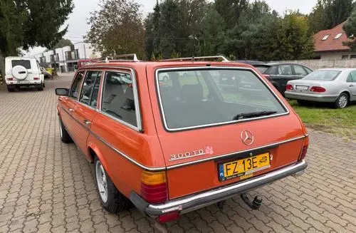 MERCEDES-BENZ W123 