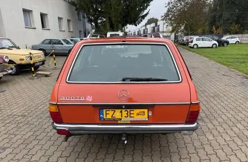 MERCEDES-BENZ W123 