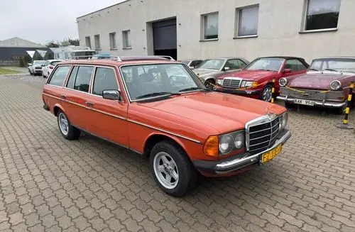 MERCEDES-BENZ W123 