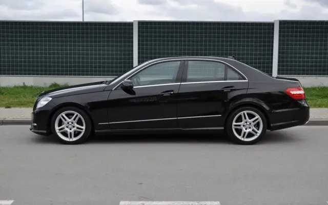 MERCEDES-BENZ Klasa E 250 CDI 4-Matic BlueEff Avantgarde