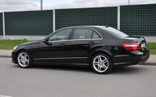 MERCEDES-BENZ Klasa E 250 CDI 4-Matic BlueEff Avantgarde