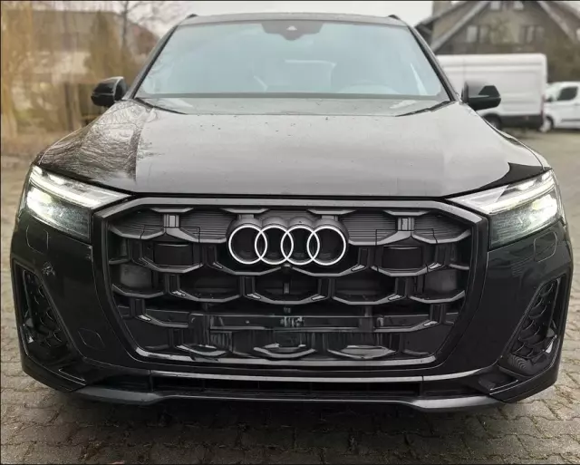AUDI Q7 S line