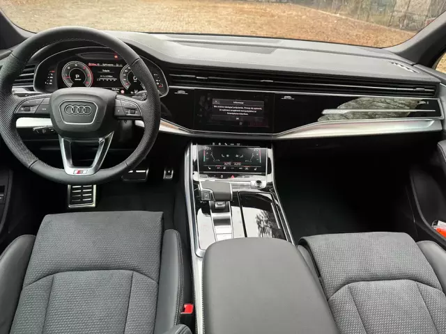 AUDI Q7 S line