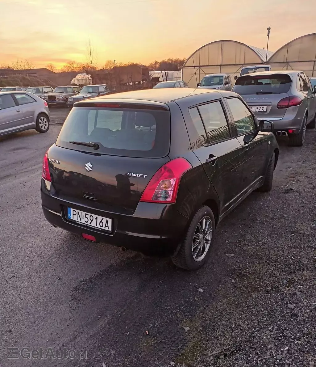 SUZUKI Swift 