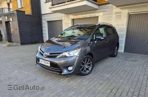 TOYOTA Verso 