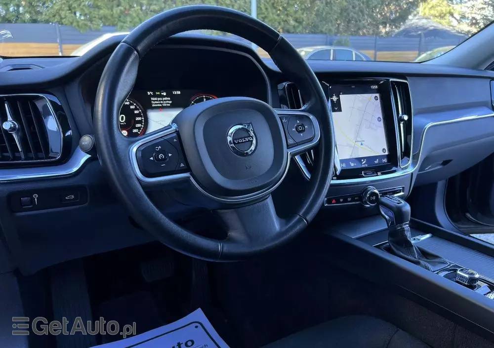 VOLVO V60 D4 Momentum