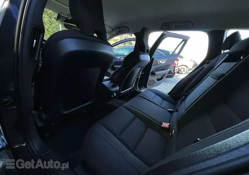VOLVO V60 D4 Momentum