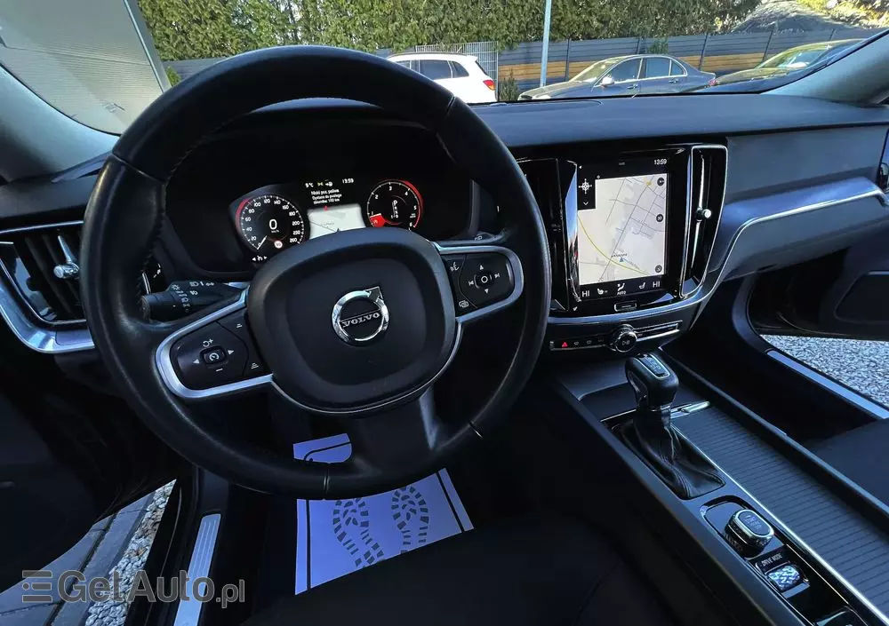 VOLVO V60 D4 Momentum