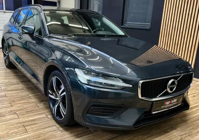 VOLVO V60 D4 Momentum