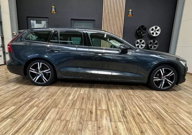 VOLVO V60 D4 Momentum