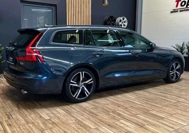 VOLVO V60 D4 Momentum