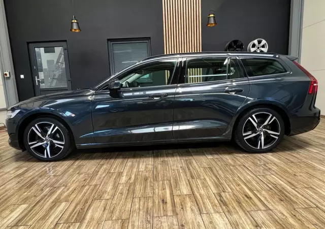 VOLVO V60 D4 Momentum