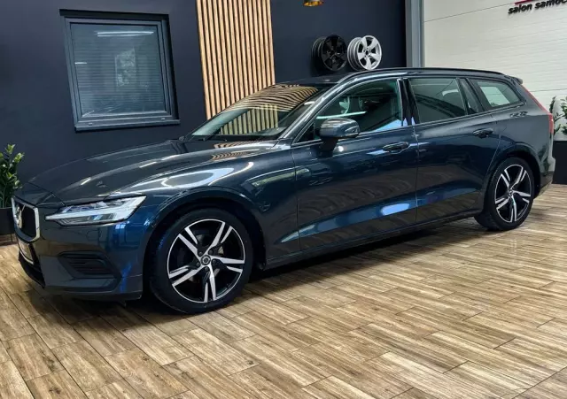 VOLVO V60 D4 Momentum