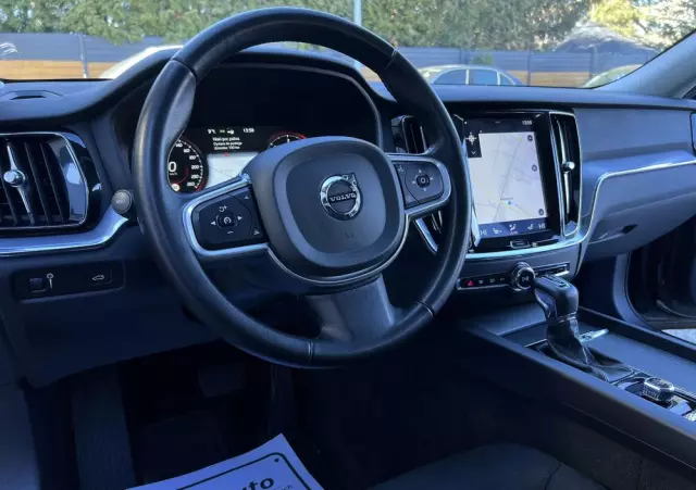 VOLVO V60 D4 Momentum