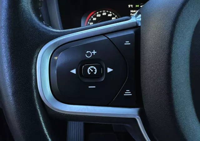 VOLVO V60 D4 Momentum