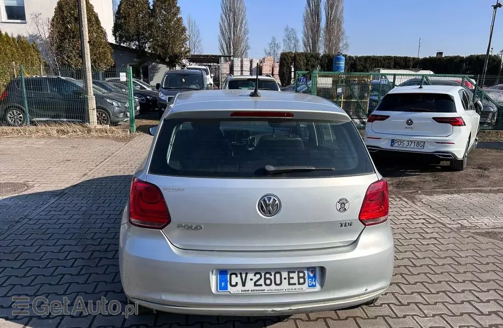 VOLKSWAGEN Polo 
