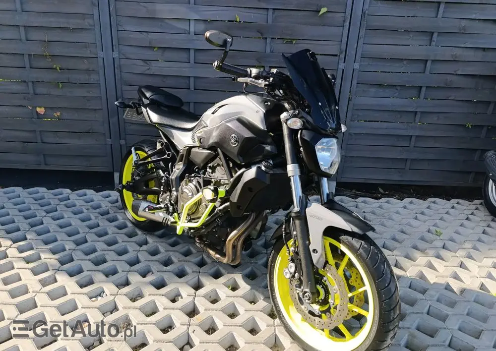 YAMAHA MT 
