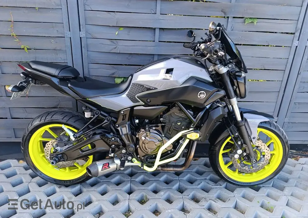 YAMAHA MT 