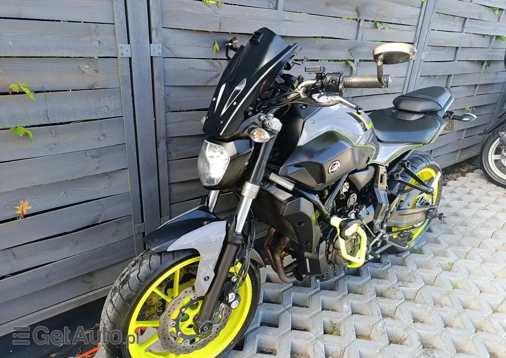 YAMAHA MT 