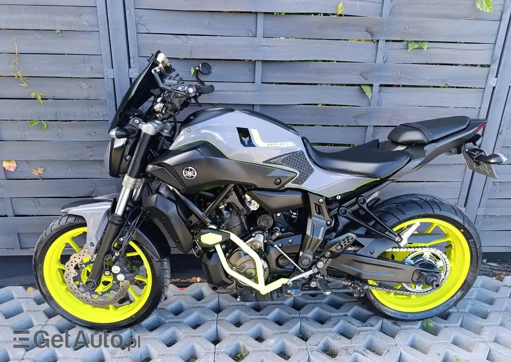 YAMAHA MT 