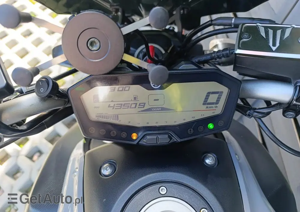 YAMAHA MT 