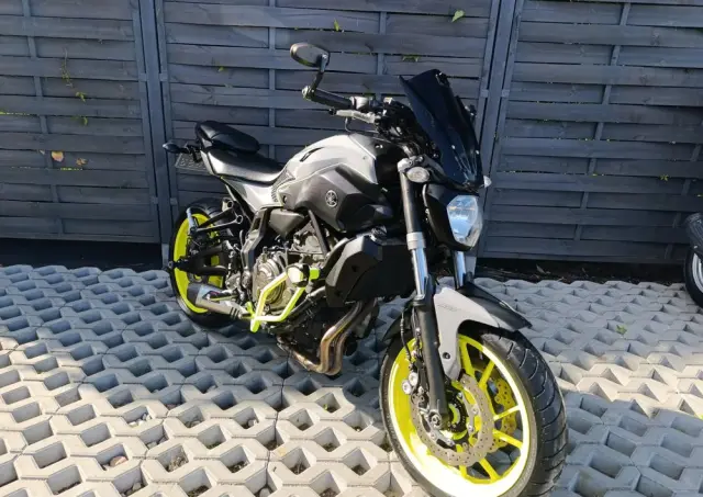 YAMAHA MT 