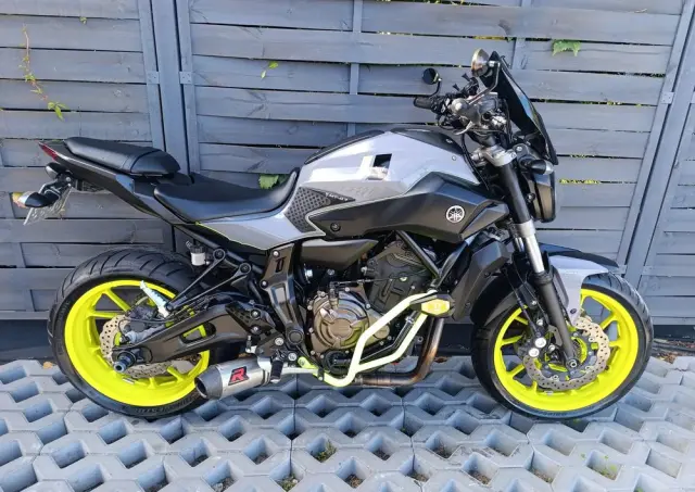 YAMAHA MT 