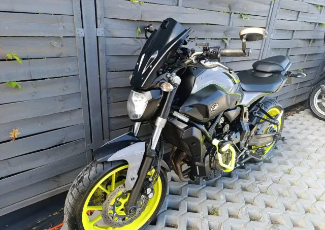 YAMAHA MT 