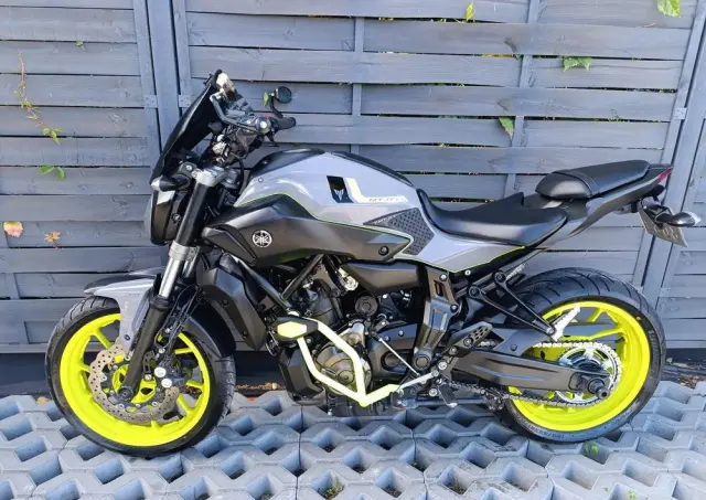 YAMAHA MT 
