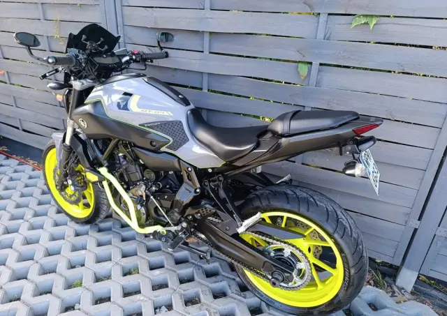 YAMAHA MT 