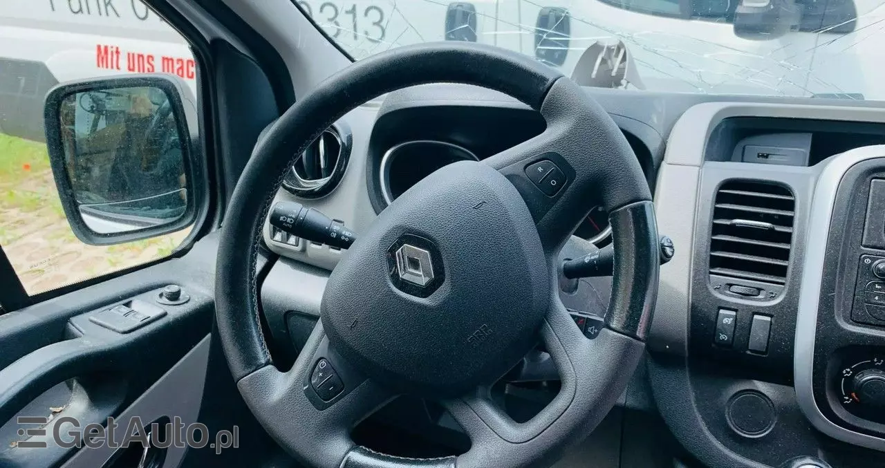 RENAULT Trafic 
