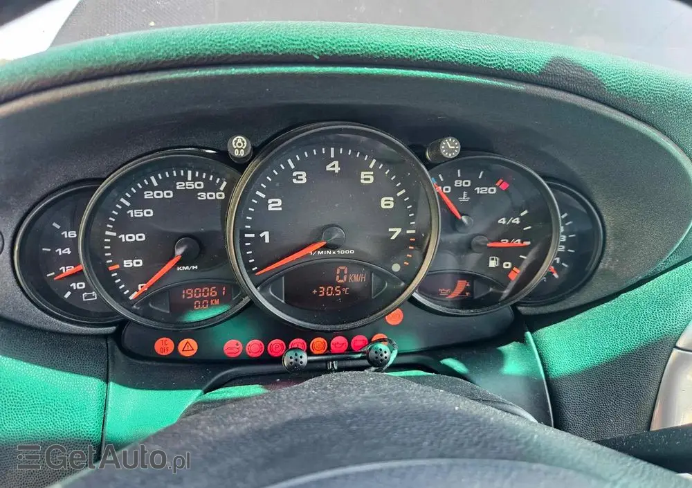 PORSCHE 911 Carrera