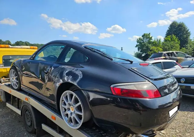 PORSCHE 911 Carrera
