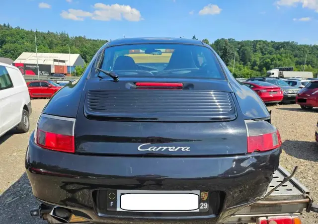 PORSCHE 911 Carrera