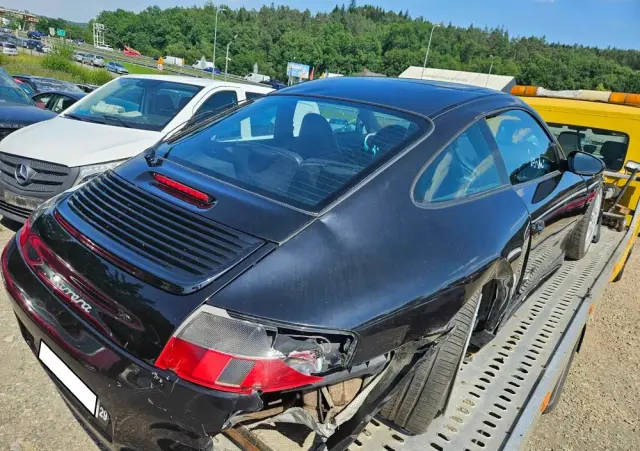 PORSCHE 911 Carrera