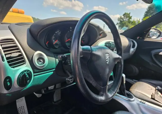 PORSCHE 911 Carrera