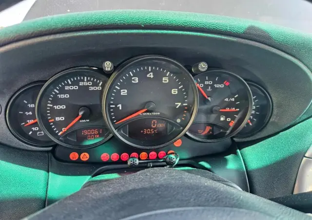 PORSCHE 911 Carrera