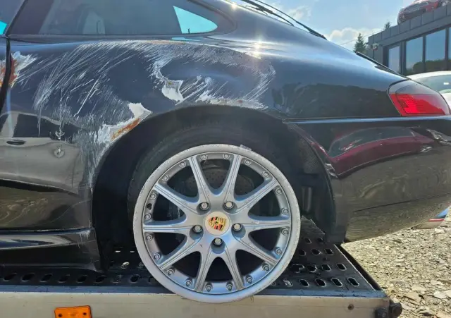 PORSCHE 911 Carrera