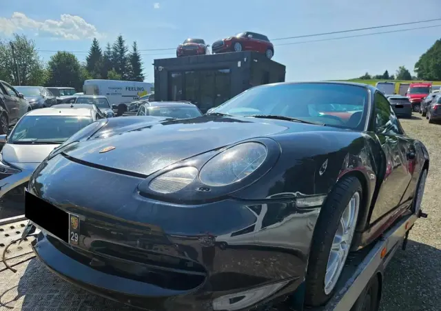 PORSCHE 911 Carrera