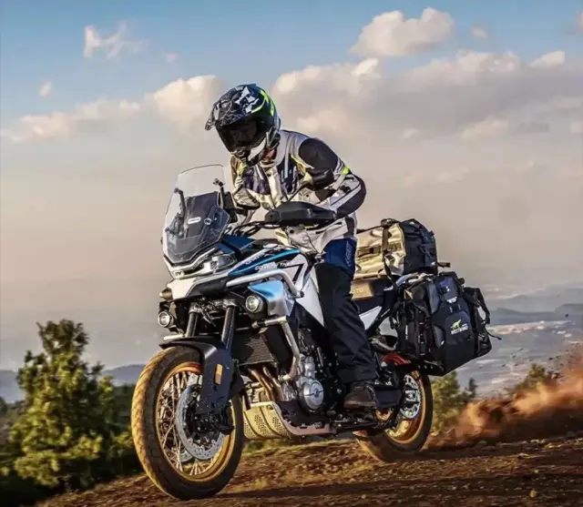 CF MOTO 800 MT Explore 