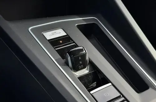 VOLKSWAGEN 2.0 TDI SCR DSG Life 