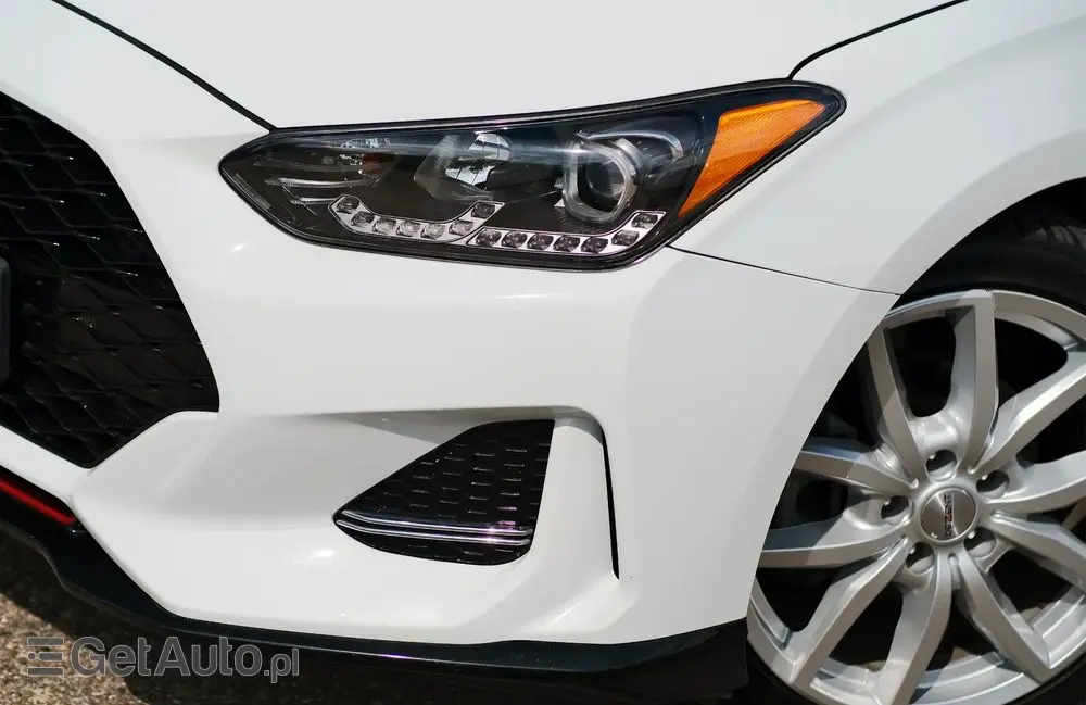 HYUNDAI Veloster 