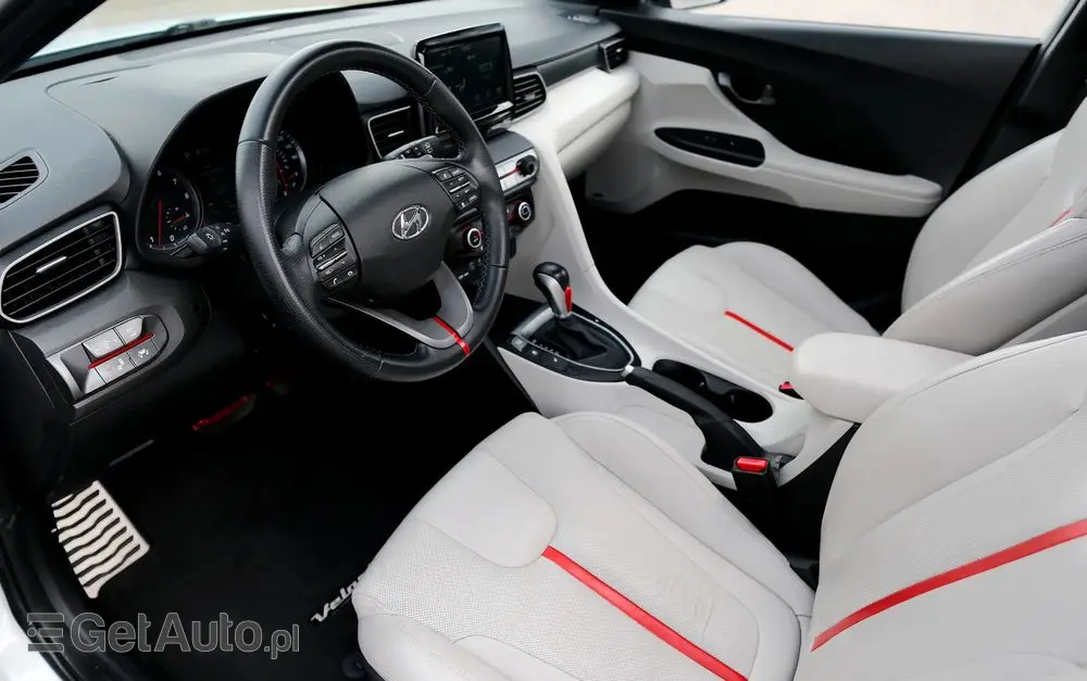 HYUNDAI Veloster 