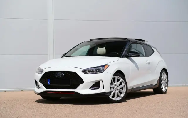 HYUNDAI Veloster 