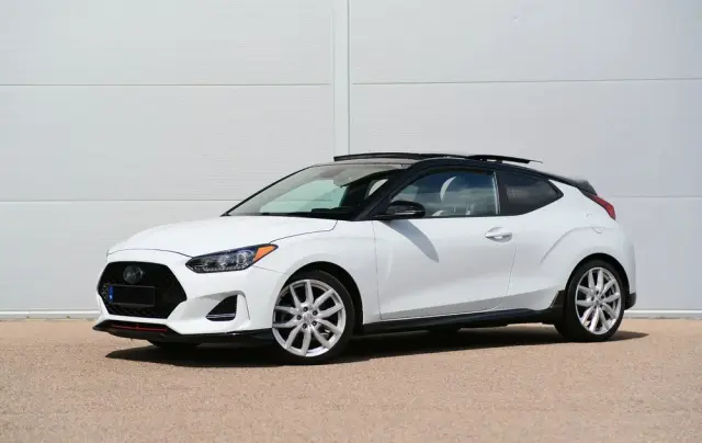 HYUNDAI Veloster 