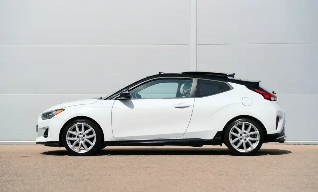 HYUNDAI Veloster 