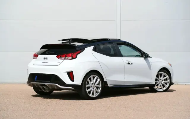 HYUNDAI Veloster 