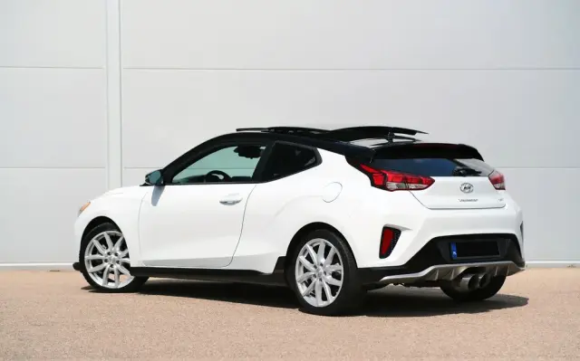 HYUNDAI Veloster 