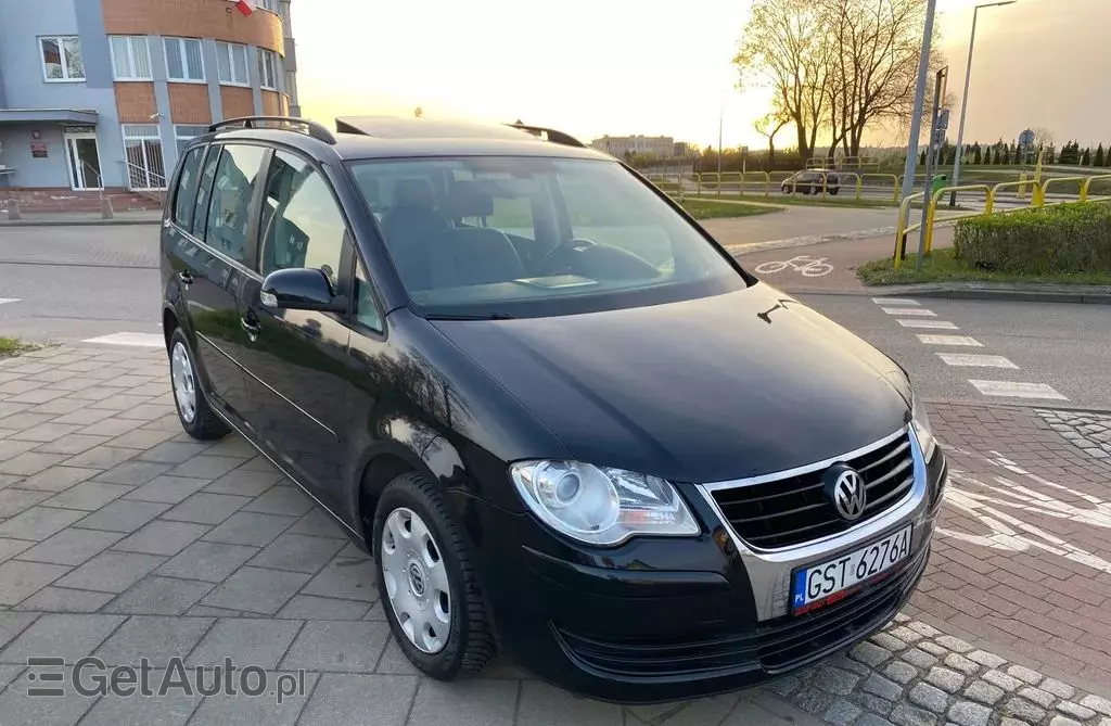 VOLKSWAGEN Touran 