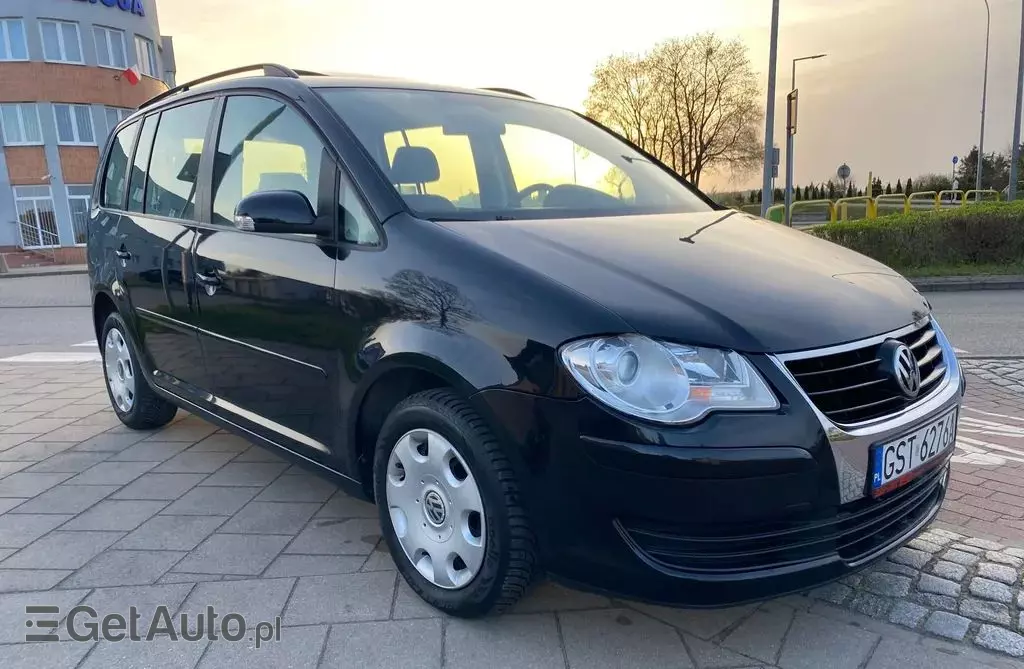 VOLKSWAGEN Touran 